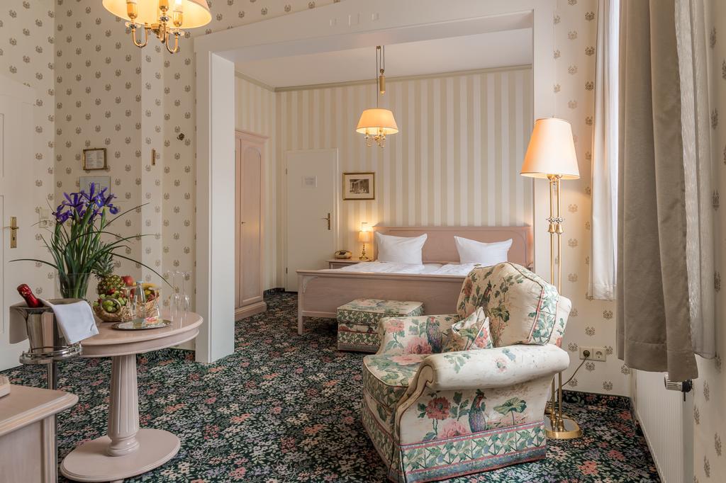 Hotel Schwarzer Adler Tangermünde Exteriör bild